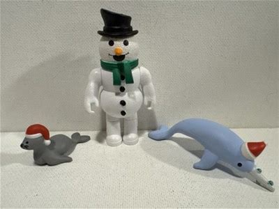 Roblox Blue Narwhal, Gray Seal, Snowman Toy Figure Christmas Hat