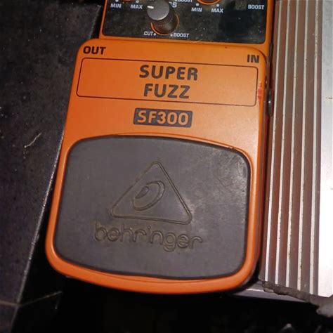 Behringer Sf300 Super Fuzz Pedal