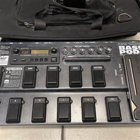 Line 6 Bass POD XT Live Multi-Effect And Amp Modeler Black