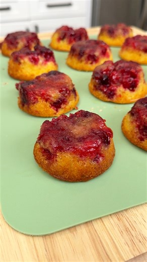 Must try Christmas treat! I make cranberry orange cupcakes. | Justine Kameron