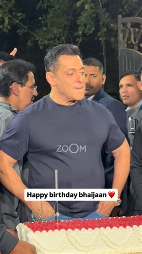 Salman Khan celebrates his special day with fans and media ❤️ [salman khan, salman khan videos, salman khan birthday, bhaijaan salman khan] #salmankhan #beingsalmankhan | Zoom TV