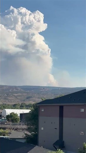 Massive Colorado Wildfire Smoke Plume Rises Rapidly