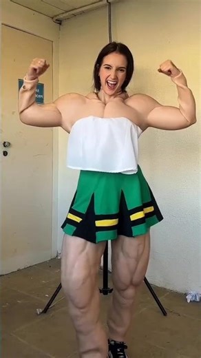 The Hulk 🧟 Muscular bodybuilder 💪 FbbPro Female Bodybuilding #bodybuilding Legday Women's Corrsfit