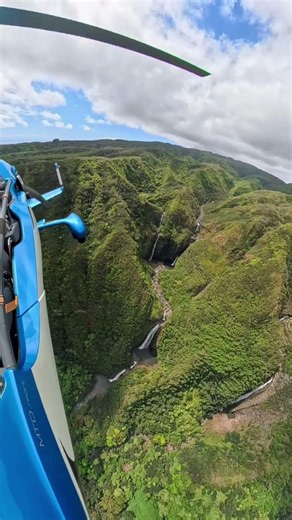 🌴✈️ Molokai is the MOST BEAUTIFUL place to fly in a gyrocopter! 🌊