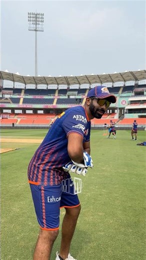 Bhai sahab, ye kis line mein aa gaye aap? 😂 | #MumbaiIndians #PlayLikeMumbai