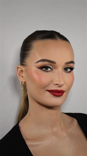 Mathias | Paris Makeup Artist on Instagram: "Christmas makeup look 🎄 Using : @charlottetilbury @natashadenonabeauty @maccosmeticsfrance @glitchbeauty #newyearmakeup #christmasmakeup #holidayglam [Christmas Look, Makeup Ideas, Red Lip, Eyeliner, Tutorial, Paris Makeup Artist, Makeup Love, Holiday Season]"