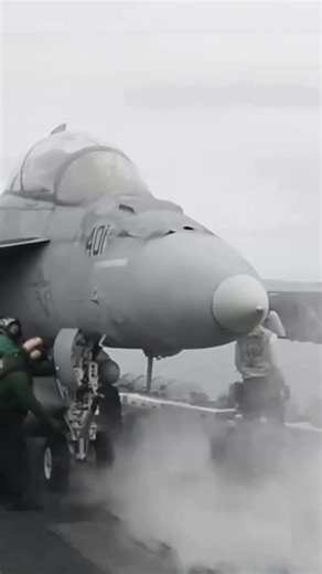 How Fighter Jets Launch from Aircraft Carriers in Seconds #fighterjet