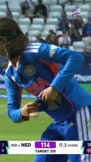 Fast hands and quick thinking from Richa Ghosh 🧤