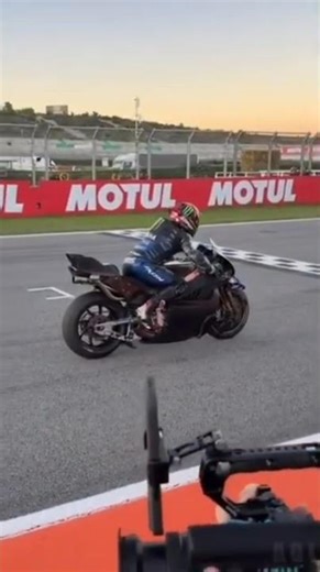 Yamaha M1 V4 - Launch Control *PURE SOUND* #yamaha #motogp