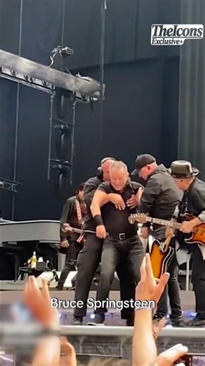 Bruce Springsteen & E Street Band Rush To Help After he falls And Hurts Ankle #brucespringsteen