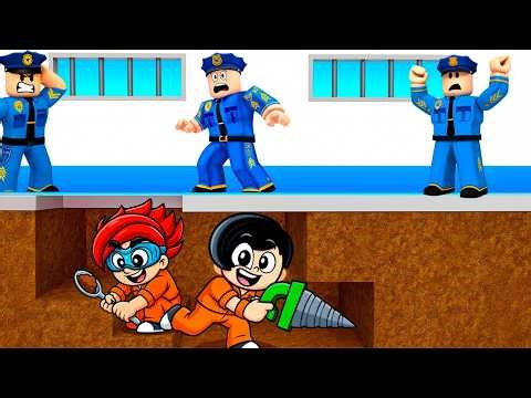 We Dig to Escape Prison in Roblox with My Family | Karim Plays