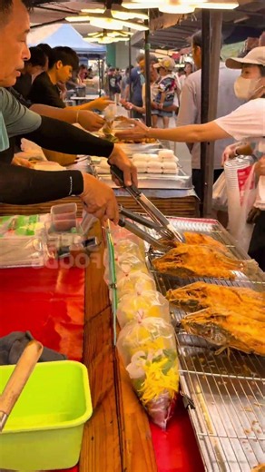 Best deep-fried snapper with fish sauce and tangy mango salsa #snapper #friedfish #streetfood #food