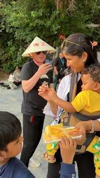 எங்களுக்கு😳 China-ல🇨🇳Fans இருகாங்க😅💢| #saranareen #comedy #vietnam #youtubeshorts #shorts