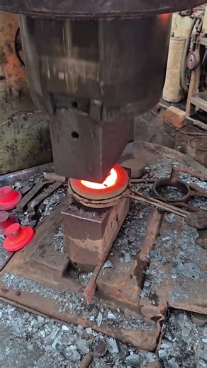 Inside the forging factory Extreme Heat, Flawless Teamwork #industrial #forging #process #factory