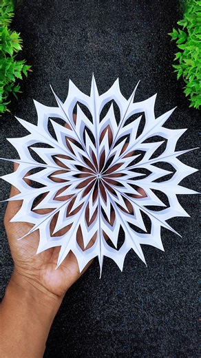 How to make an amazing Snowflake at home - Homemade paper snowflake making tutorial - Holiday Decor #fblifestyle #Holidaydecor #seasonaldecor | DIY And Paper Crafts