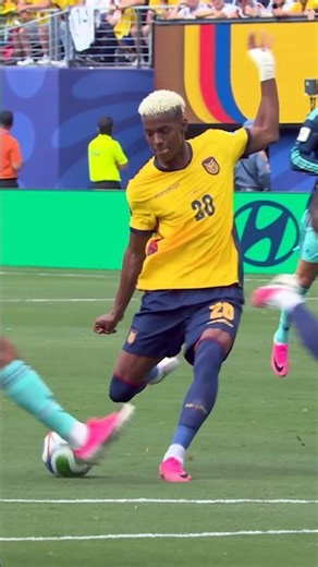 Angulo with Ecuador’s equalizer 🇪🇨 #FIFAWorldCupOnYT #shorts #worldcup