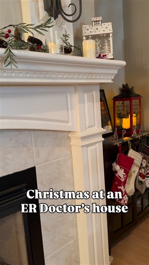 Epinephrine 1mg IV push q3-5 minutes on this Christmas evening 🩺🚑 #ACLS #emergencymedicine #medicalhumor | Ellen Reimann