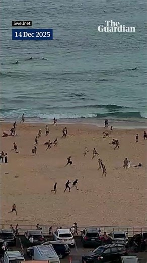 Surf camera in Australia shows beachgoers fleeing Bondi beach during shooting