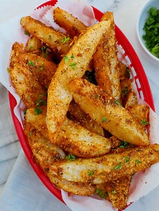 The BEST Crispy Potato Wedges