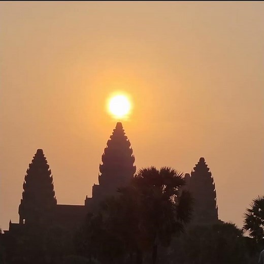 Sunrise Angkor Wat Temple Equinox 2023