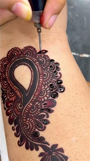 Most Beautiful Back Hand Mehndi Design 2026 💕🌿✨#livenzahennaexpert #mehndi #newdesign #shortvideo