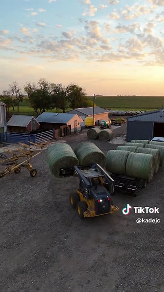 Farming with John Deere: Moving Bales Efficiently