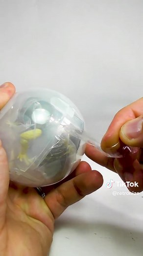 Colorful Gecko and Chameleon Gashapon Toys | Collectible Reptile Figurines