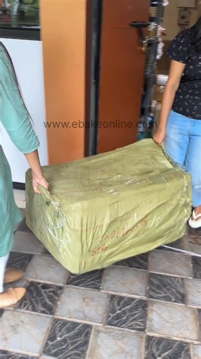 Our mini cake boxes are perfect for single slices, mini cakes & hamper packing. Compact, sturdy & adorable! 🛒 Search code: Mini Cake Box Shop now 👉 ebakeonline.com 📲 WhatsApp: 7736597438 🚚 Order before 11 AM on working days for same-day dispatch! Follow 👉 @ebake.in #minicakebox #cakepackaging #bakerysupplies #hamperideas #bakingessentials #giftboxindia #ebake #sliceofcake #cakeboxindia | ebake.in