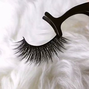 Turn up with these fierce and wispy Cleopatra 3D silk lashes! Bonus? Eyeris Beauty keeps it cruelty-free. Shop: www.eyerisbeauty.com | Eyerís Beauty