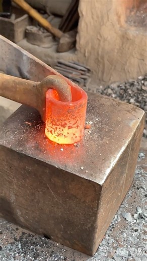 Straightening a Leaf Spring End 🔥 #metalworking