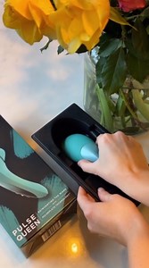 Hot Octopuss Pulse Queen | Powerful Oscillating Clitoral Wand Vibrator | Personal Massager for Women | Rechargeable, Waterproof, Quiet (