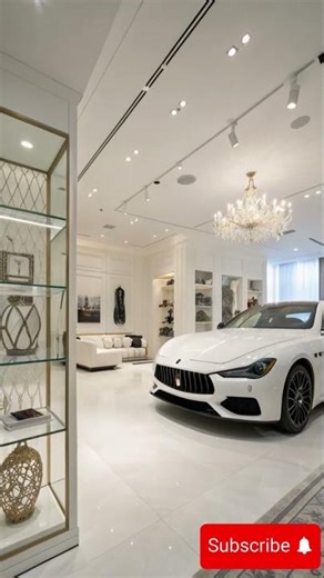 2025 Range Rover Vogue – Ultimate Luxury SUV in White Showroom