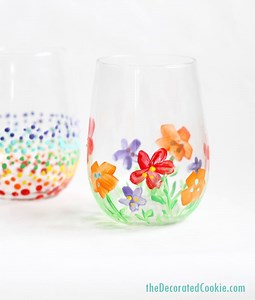 WINE GLASS PAINTING how-tos and 17 painted wine glass ideas.