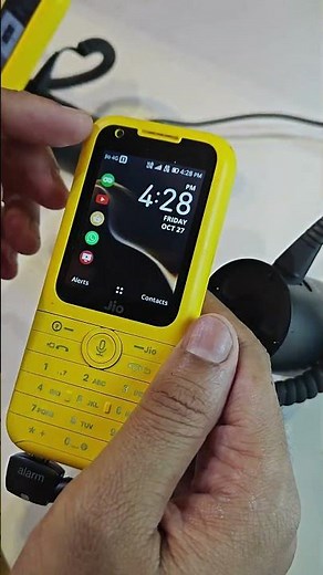 JioPhone Prima 4G First Look and Hands on | Priced at just Rs 2,599