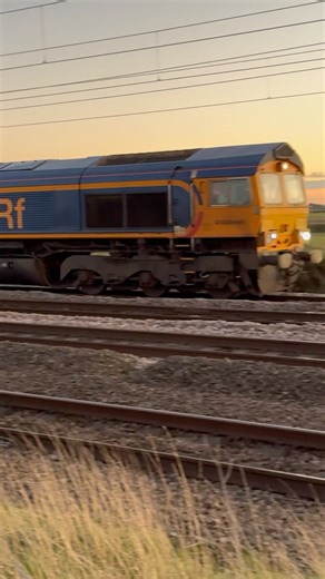 Class 66 Freight Train 66733 “Lesia” at Sunset | Outskirts of York