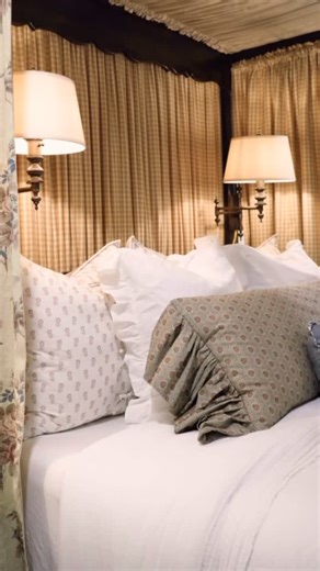 Farmhouse Living on Instagram: "Raindrops on roses, whiskers on kittens… just a few of our FAVORITE things from @bloomingivylane + the Rockwall Holiday Home Tours 🏠✨ I think we can ALL agree that we will never get over this home. 🙋🏻‍♀️ Fortunately, if you subscribe to our Youtube channel you can watch and rewatch this home tour to your hearts CONTENT!! *wink wink* Let us know what you want to see more of on the FHL Instagram in the New Year ⬇️🤔💭 • • • • • #homedesign #holidayfun #designtips