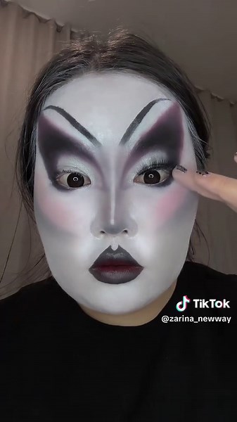 Gothic Drag Queen Makeup Tutorial