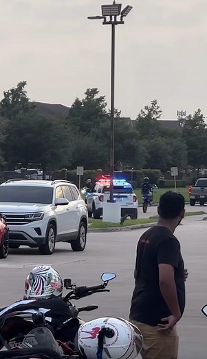 Cops vs Dirt Bike at Taco Tuesday #police #policechase #tacotuesday #tacotuesdays #dirtbike