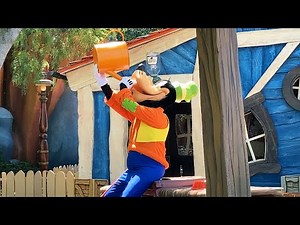 Goofy in Mickey's Toontown - Distanced Fun Character Greeting Experience - Disneyland, May 2021
