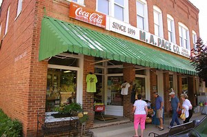 Saluda, NC | RomanticAsheville.com