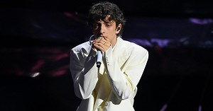 Sanremo 2024, prima serata. Sangiovanni canta "Finiscimi"