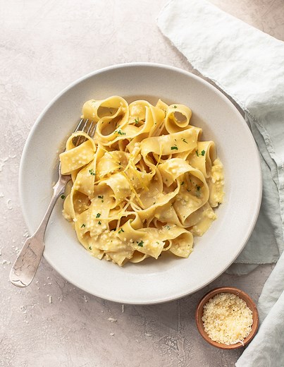 Pasta al Limone (Creamy Lemon Pasta) - Familystyle Food