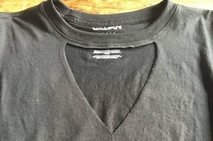 10 T-shirt Neckline Cutting Ideas (V Neck, Off Shoulder, 80s)