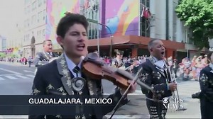 International mariachi festival parades through Mexico