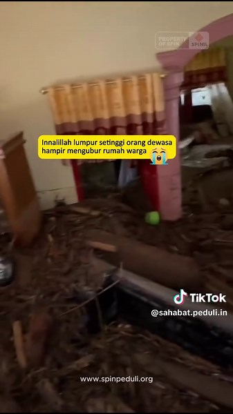 Kondisi salah satu rumah warga dari ribuan korban terdampak di Sumatera pasca bencana banjir bandang. Ya Allah.. gantilah dengan yang jauh lebih baik🤲🥺 PRAY FOR SUMATERA‼️ PRAY FOR ACEH ‼️ Video-video menyayat hati tentang banjir dan longsor yang meluas di berbagai wilayah Sumatera terus bersebaran di timeline media sosial kita. Rumah hanyut, akses terputus, ribuan warga mengungsi, dan kebutuhan mendesak terus meningkat. Di banyak titik, warga masih bertahan hanya dengan pakaian yang melekat d