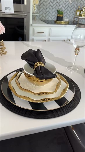 Kitchen Island Decor Ideas | Elegant & Modern Styling Inspiration 2025