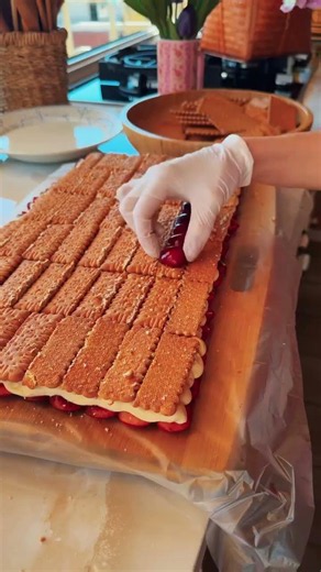 Cherry lotus roll 🍒 حلى الكرز واللوتس 😍 Ingredients 1st layer cherry cut in half and remove