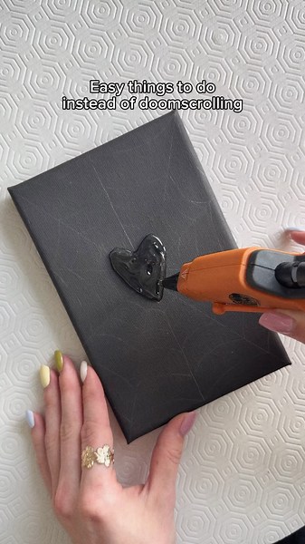 $5 DIY Chrome Wall Art Using Hot Glue & Dollar Tree Canvas