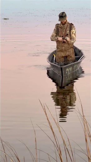 Picking up ducks in a pirogue #hunting#shorts#trending#fyp#yt