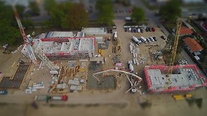 We're creating innovative & sustainable energy solutions in cities across Europe. Take a tour through three of our city sites in our miniaturized video. More here: https://www.eon.com/en/neue-energie/neue-energiewelt/city-energy-solutions.html | e.on